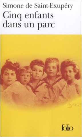 Cinq enfants dans un parc