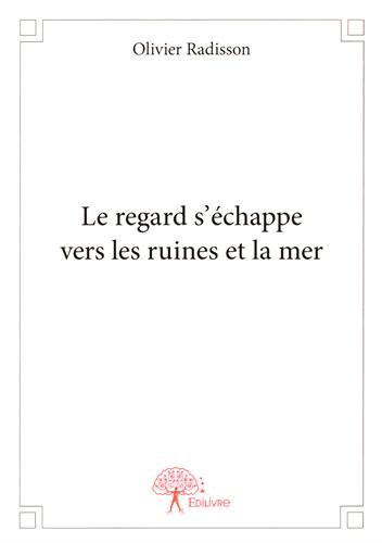 Le regard s'échappe vers les ruines et la mer