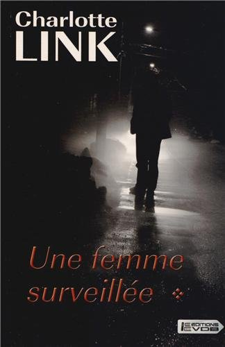 Une femme surveillée