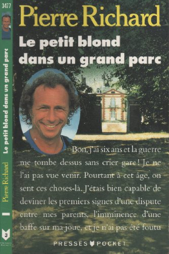 Le petit blond dans un grand parc