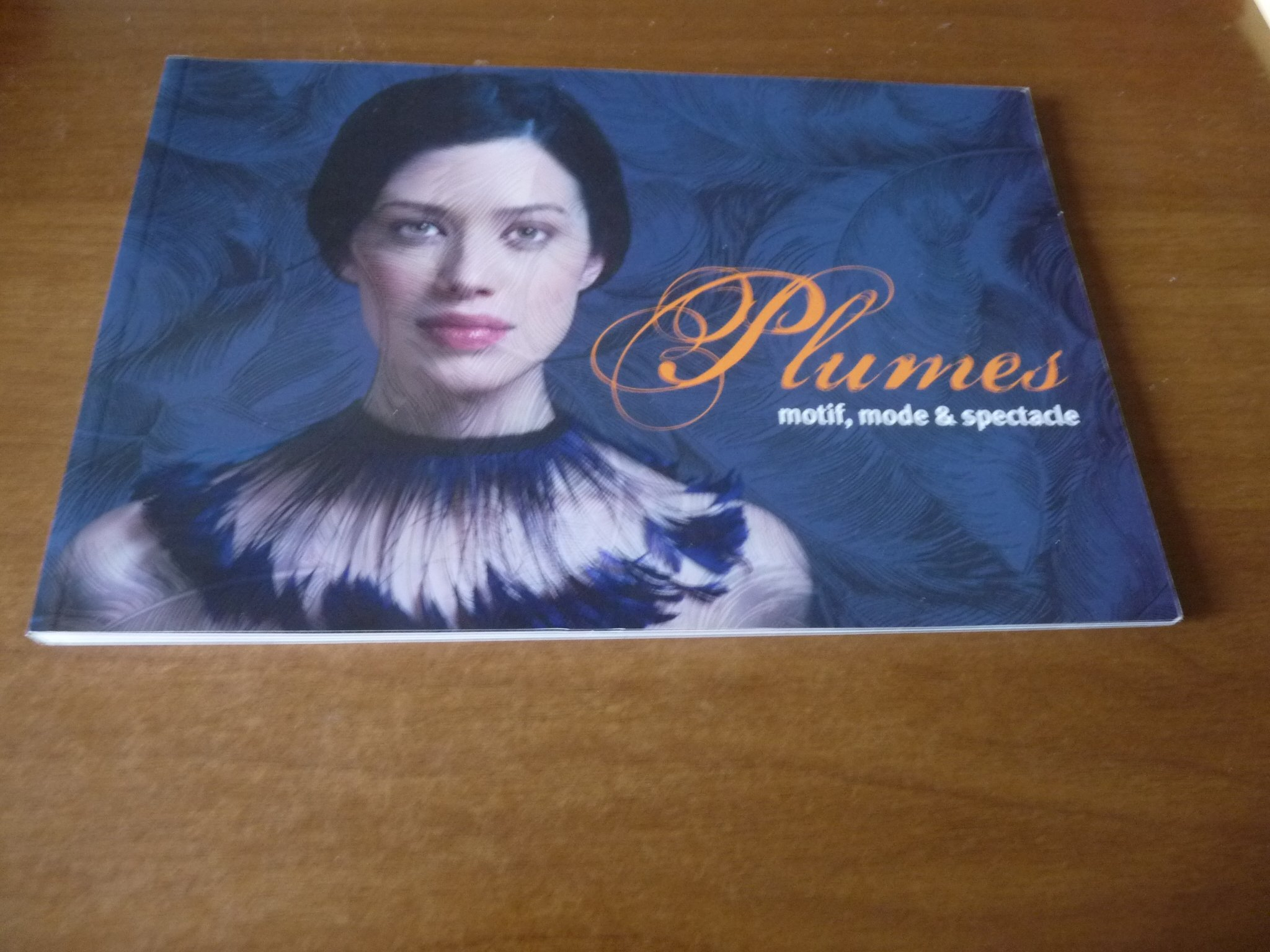 Plumes : motif, mode & spectacle Mus