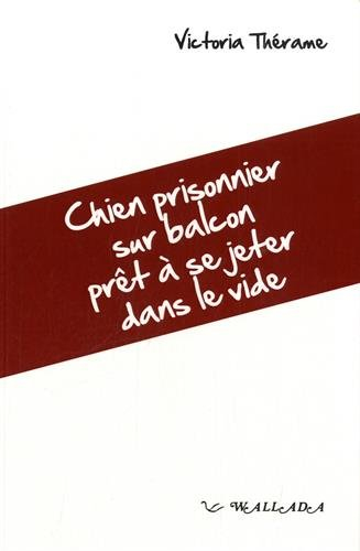 Chien prisonnier sur le balcon prêt à se jeter dans le vide