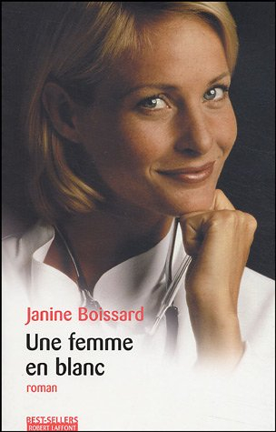 Une femme en blanc
