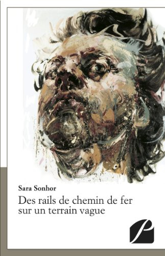 Des rails de chemin de fer sur un terrain vague