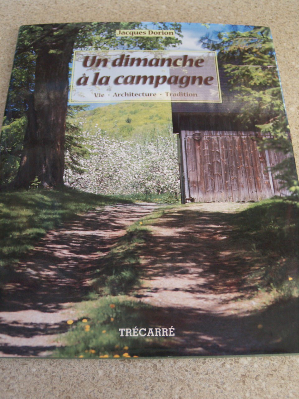 Un Dimanche A La Campagne. Vie, Architecture, Tradition