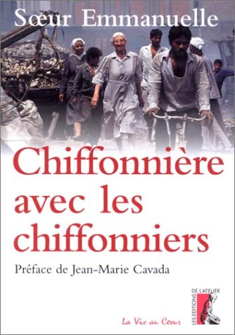 chiffonnière avec les chiffonniers