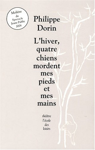 L'hiver, quatre chiens mordent mes pieds et mes mains
