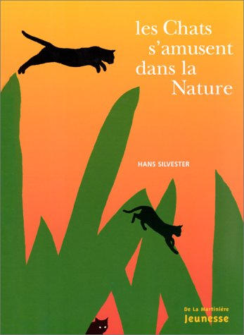 Les chats s'amusent dans la nature