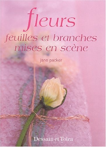 Fleurs, feuilles et branches mises en scène